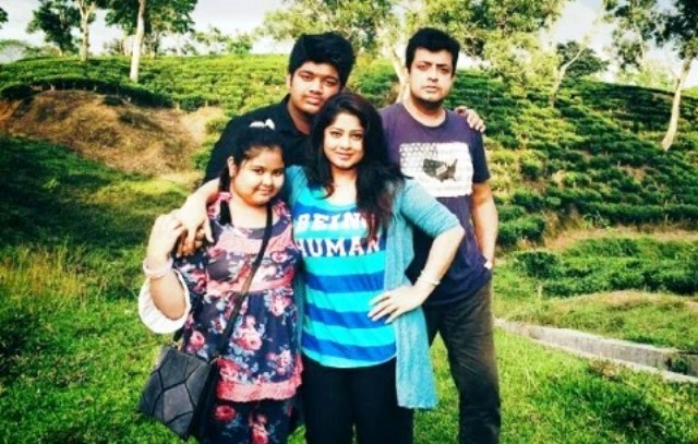 moushumi-omarsani-family-picture