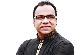 মিশা এগিয়ে চলেছেন