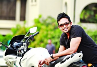 আরেফিন শুভঃ নায়ক থেকে গায়ক