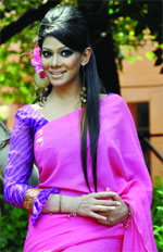 এবার চলচ্চিত্রে লারা লোটাস