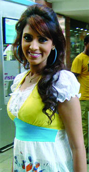 চলচ্চিত্র থেকে ছুটি নিলেন মীম