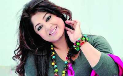 মফস্বলের মেয়ে মৌসুমী