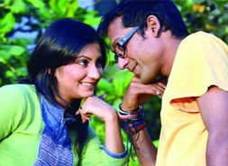 প্রেম চলছে শশী শাহাদাতের