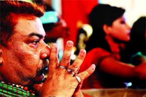 চলচ্চিত্র তাদের কাছে খুব অল্প সময়ে টাকা গুছিয়ে নেওয়ার মাধ্যম