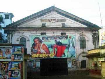 প্রেক্ষাগৃহ সংকটে ঈদ চলচ্চিত্র