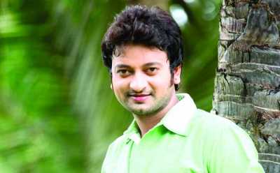 সায়মনের ‘ফলো মি’