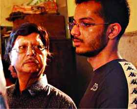 পুত্রের পরিচালনায় পিতা-পুত্র