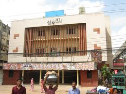 সার্ভারে একশ প্রেক্ষাগৃহ