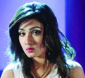 ছবির নাম ‘ত্রিভুজ প্রেম’