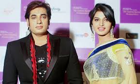 দুর্ঘটনায় অনন্ত-বর্ষা