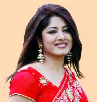 পাণ্ডুলিপি নিয়ে মৌসুমী ব্যস্ত