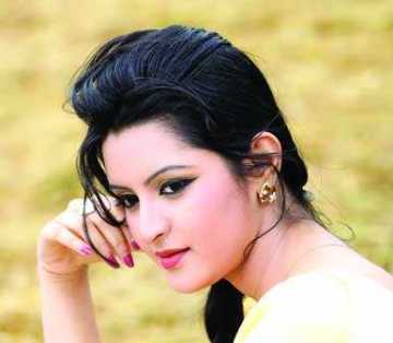 ডানা মেলছেন পরী