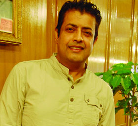 পাল্টে গেছেন ওমর সানি