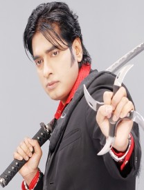 অনন্ত এবার ঔপন্যাসিক