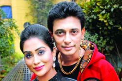 গান শেষে ক্যামেরা ক্লোজ