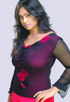 পারিবারিক কারণে বিয়ে করছেন না পপি