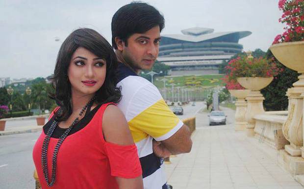 ৩ ছবিতে শাকিব-আঁচল