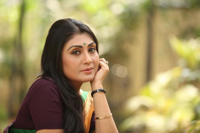 পাওলির মা নন বন্যা মির্জা