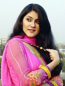 চলচ্চিত্রকে বিদায় জানালেন শায়না আমিন