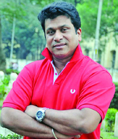 ড্যানি সিডাকের ‘কাসার থালার রূপালী চাঁদ’