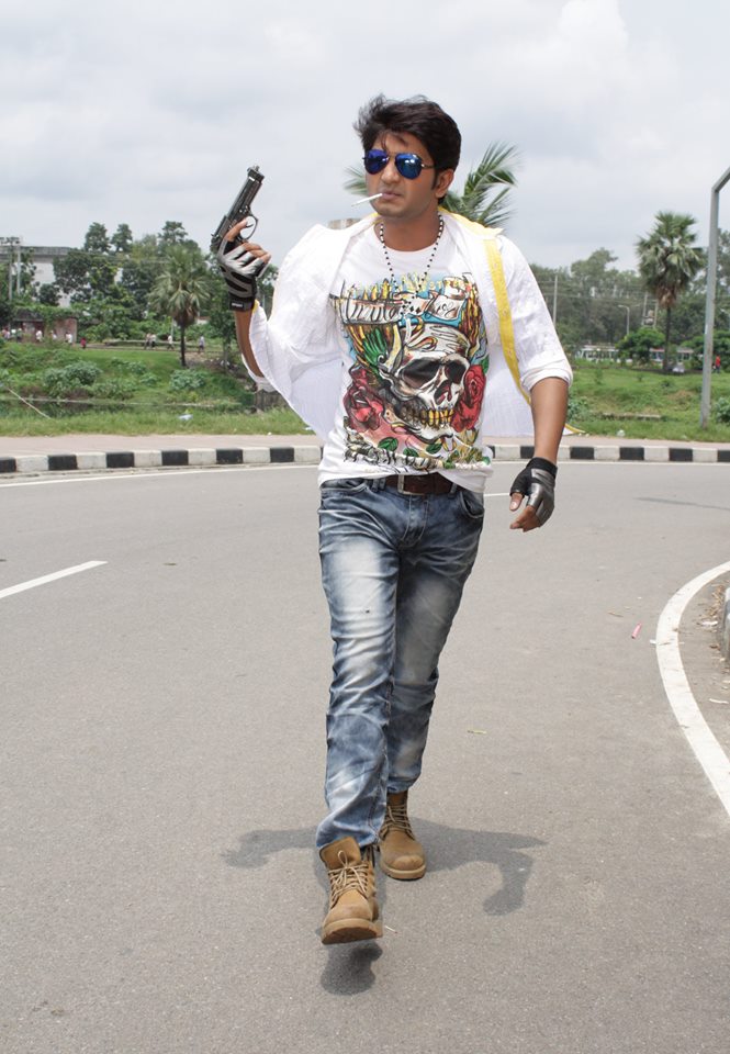 পেছালো গুন্ডা দ্য টেররিস্ট