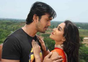 ছুঁয়ে দিলে মন কেন বৈশাখে