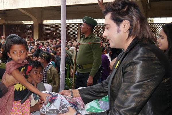 দুঃস্থ ও পথশিশুদের পাশে অনন্ত জলিল