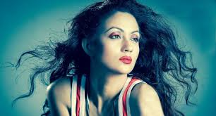 একই দিনে দুই দেশে থাকবেন রুহি