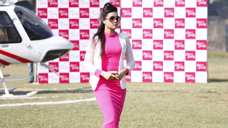 মাহি কি সেলফি ম্যানিয়াক?