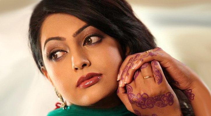 নিপুণ ওমরায় যাচ্ছেন