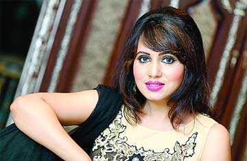 পরিচালনায় আসছেন সুমি