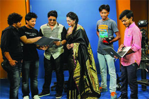 থ্রি ইল্লিগ্যাল-এর যাত্রা শুরু