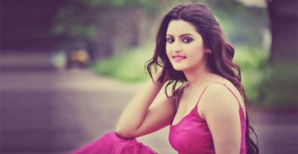 আগস্টে পরী মনির ‘লাভার নাম্বার ওয়ান’