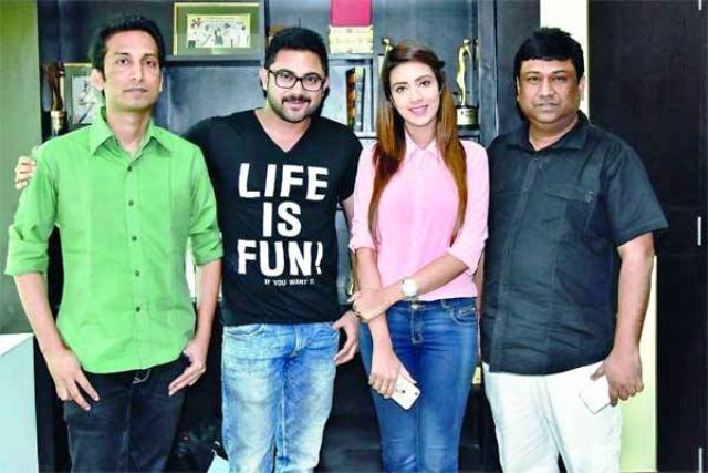 একসঙ্গে সোহম ও মিম