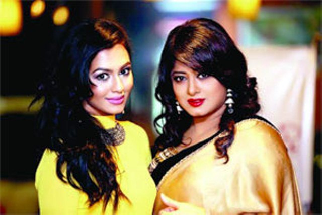 এক সিনেমায় মৌসুমী-নুসরাত ফারিয়া