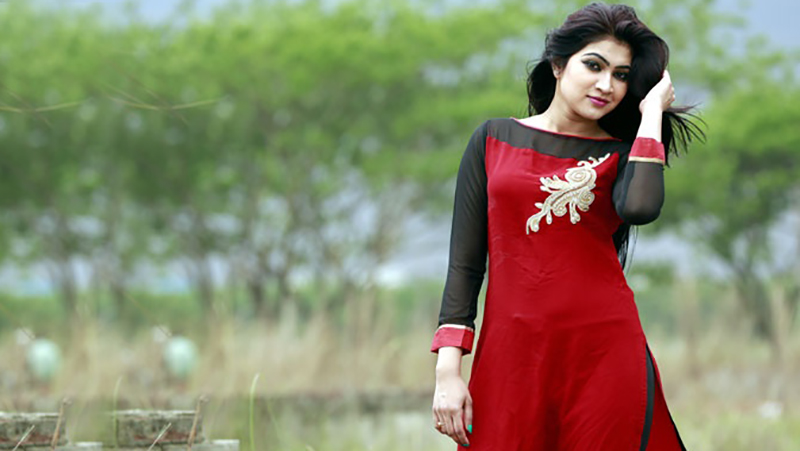 পুলিশ হেফাজতে নায়িকা মুনিয়া