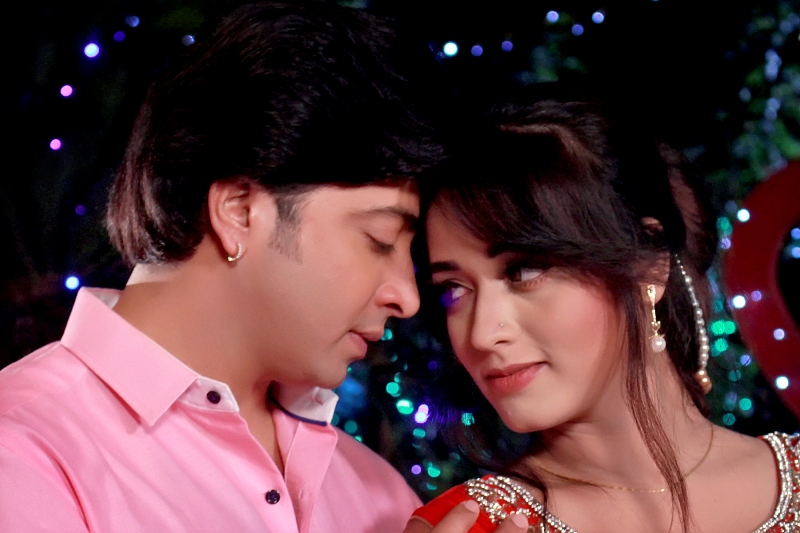 এ মাসের শেষ ছবি দুই পৃথিবী