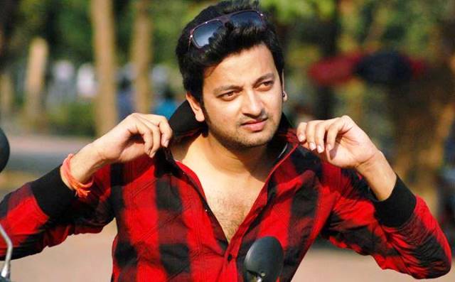 নতুন তিন সিনেমায় সাইমন