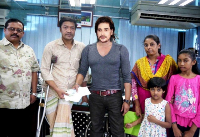 ফরহাদের পাশে অনন্ত