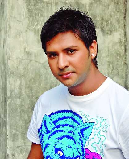 নীরব পথচলায় নিরব