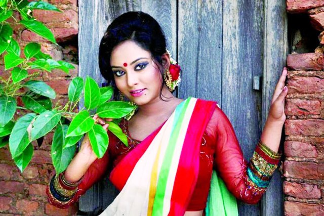 তমা মির্জার তিন সিনেমা অনিশ্চিত