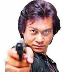 আয়নার সঙ্গে পার্থ বড়ুয়া