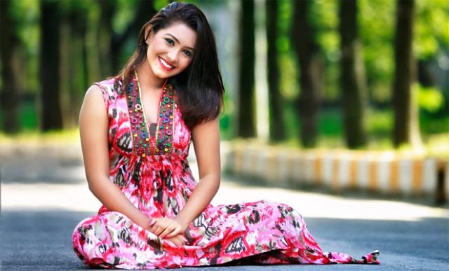 সেফটিপিনে প্রসূন আজাদ