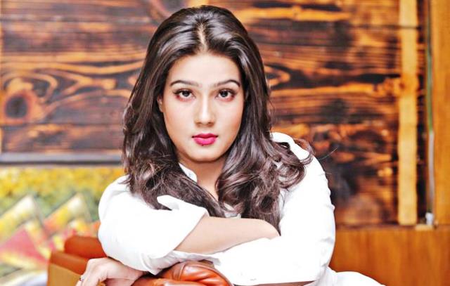 অবশেষে প্রযোজনায় মাহি