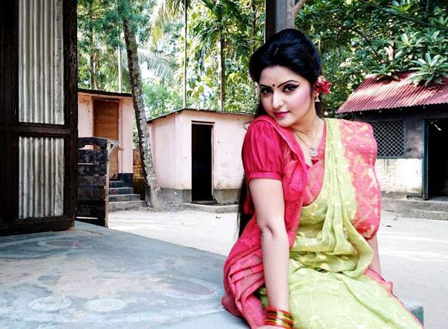 Pori Moni in New Bangla Film Mohua Shundori