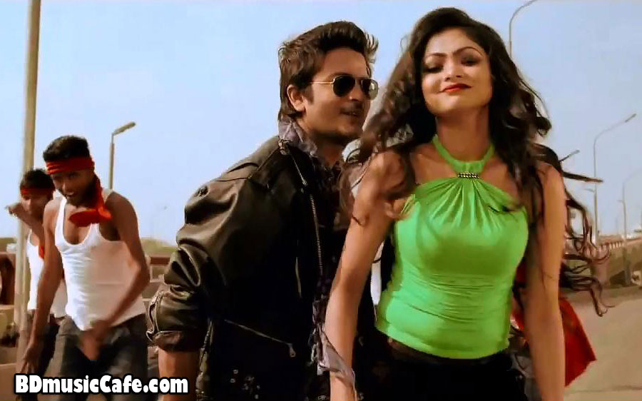 গানঃ ছেলেটি আবোল তাবোল মেয়েটি পাগল পাগল