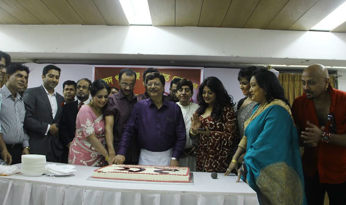 সাড়ম্বর উদযাপিত ২৫তম বিবাহবার্ষিকী