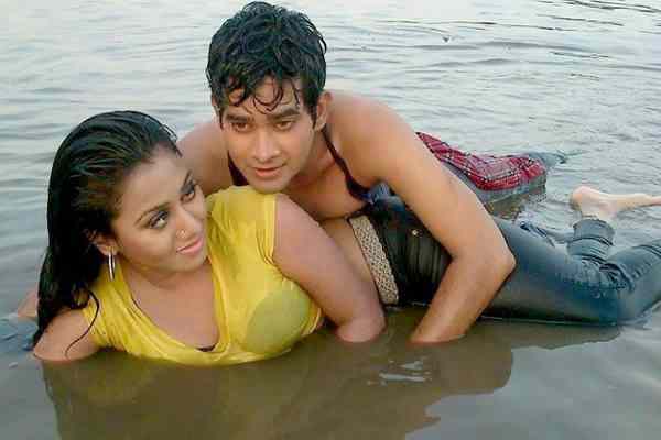 গানঃ মা বাবা সন্তান