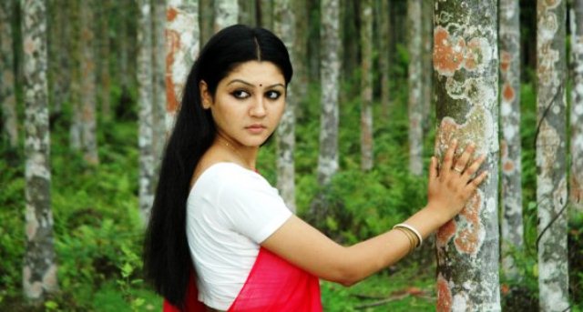 নতুন সিনেমায় জয়া