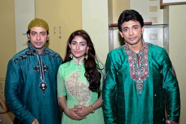 নায়ক নিয়ে ‘রাজনীতি’র মাঠ উত্তাল